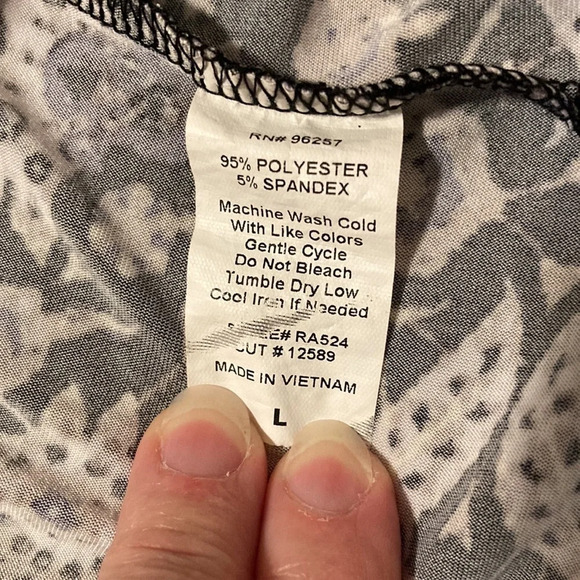 NWOT PerSeption Concept Patterned Top L - Picture 11 of 14